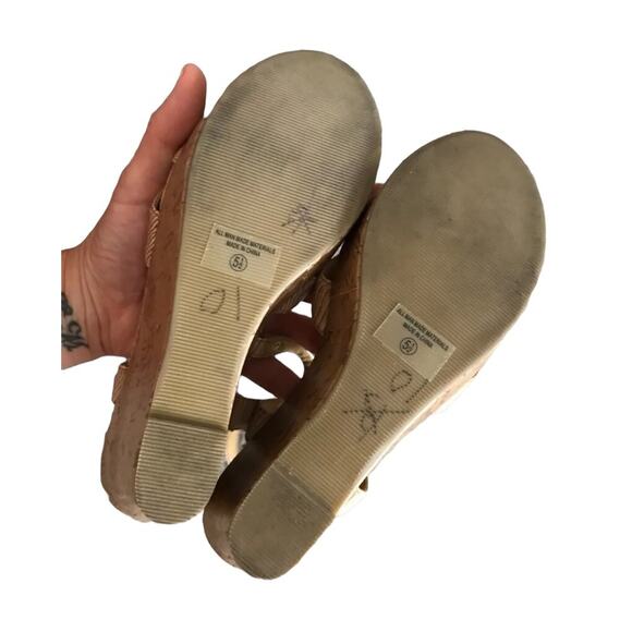 CLASSIFIED Womens Size 5.5 Beige Wedge Block Heel Strappy Peep Toe Shoes Sandals - Picture 7 of 10